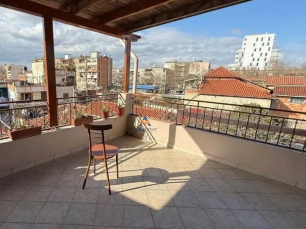 Tirane, jepet me qera apartament 4+1 Kati 3, 180 m² 600 € (Rruga Ramiz Treni)