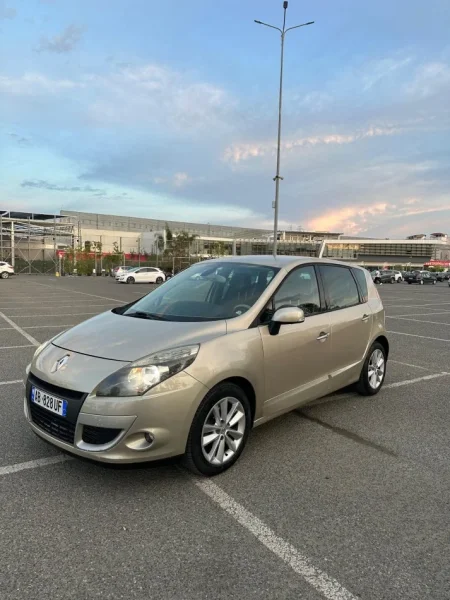 Tirane, makine Renault Nafte, e argjendtë automatik Kondicioner 40 €