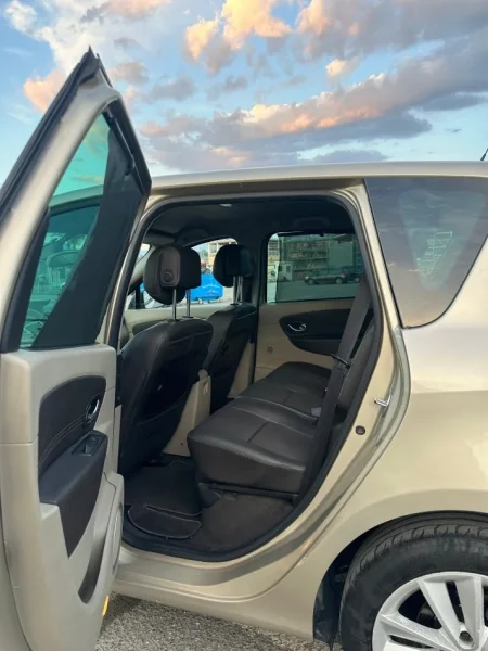 Tirane, makine Renault Nafte, e argjendtë automatik Kondicioner 40 €