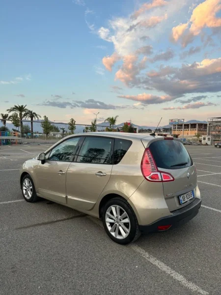 Tirane, makine Renault Nafte, e argjendtë automatik Kondicioner 40 €