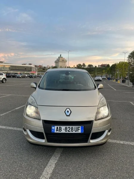 Tirane, makine Renault Nafte, e argjendtë automatik Kondicioner 40 €