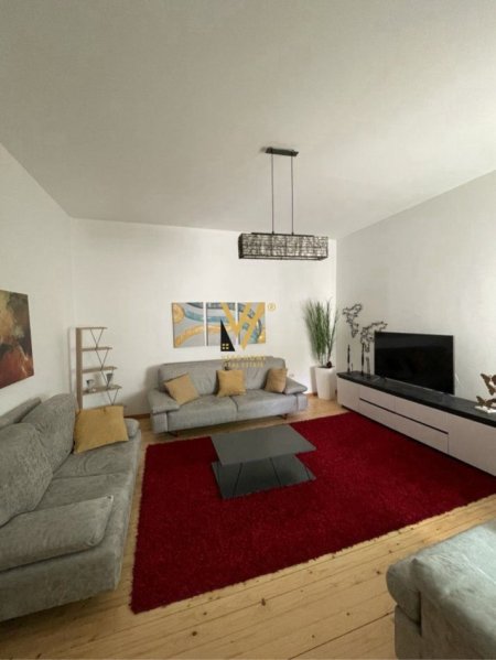Tirane, jepet me qera apartament 1+1+Ballkon Kati 1, 95 m² 600 € (MYSLYM SHYRI)