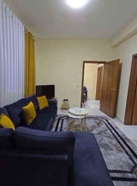 Tirane, jepet me qera apartament 2+1 , 75 m² 750 € 