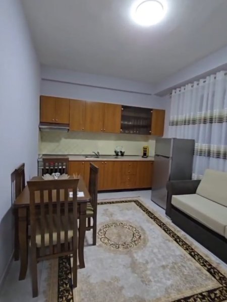 Tirane, jepet me qera apartament 2+1 , 75 m² 750 € 