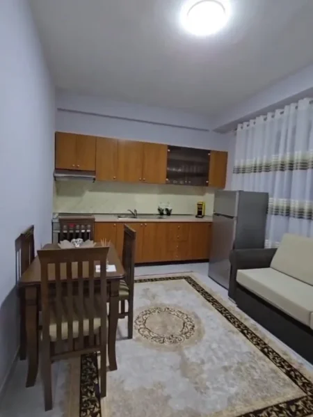 Tirane, jepet me qera apartament 2+1 , 75 m² 750 € 