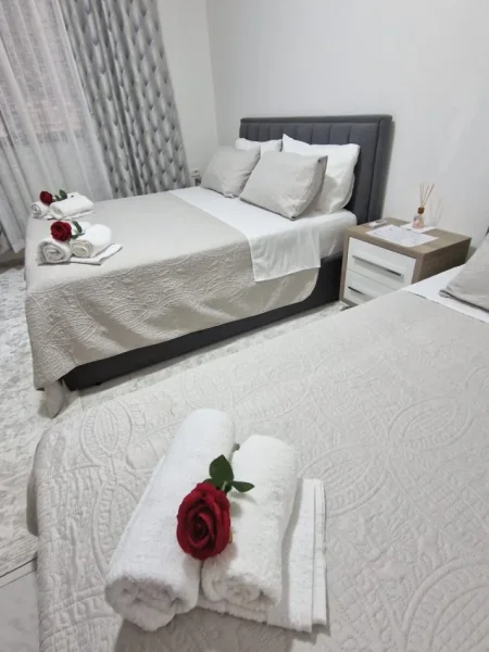 Tirane, jepet me qera apartament 2+1 , 75 m² 750 € 