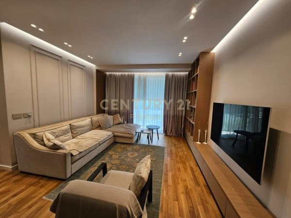 Tirane, shitet apartament 3+1+Aneks+Ballkon Kati 1, 141 m² 485.000 € (Liqeni i Thate)