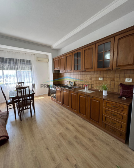 Tirane, shitet apartament 2+1+Ballkon Kati 6, 100 m² 13.500.000 ALL (Rruga 5 Maji)