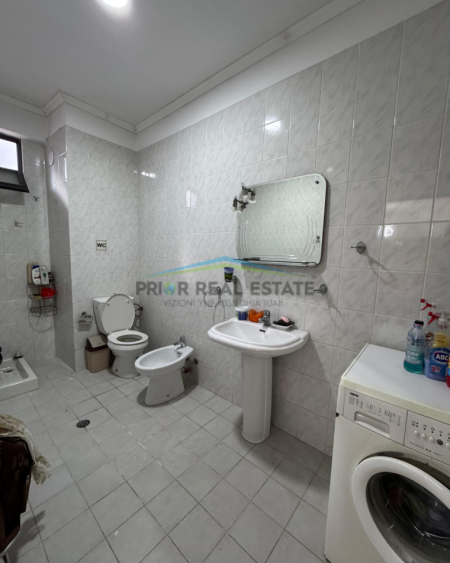 Tirane, shitet apartament 2+1+Ballkon Kati 6, 100 m² 13.500.000 ALL (Rruga 5 Maji)