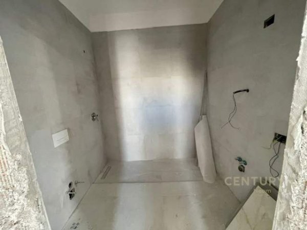 Tirane, jepet me qera ambjent biznesi Kati 4, 127 m² 1.200 Euro (Myslym Shyri)