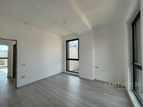 Tirane, jepet me qera ambjent biznesi Kati 4, 127 m² 1.200 Euro (Myslym Shyri)