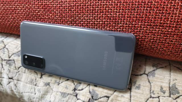 Tirane, shes Samsung Galaxy S20 26.000 Leke