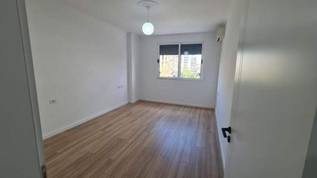 Tirane, shitet apartament 2+1+BLK Kati 3, 111 m² 135.000 Euro (prane shkolle Qazim Turdiu)