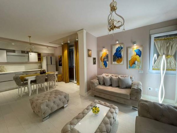Tirane, jepet me qera apartament 2+1+BLK Kati 5, 107 m² 1.000 Euro (Kopshti Botanik)