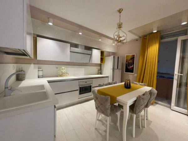 Tirane, jepet me qera apartament 2+1+BLK Kati 5, 107 m² 1.000 Euro (Kopshti Botanik)
