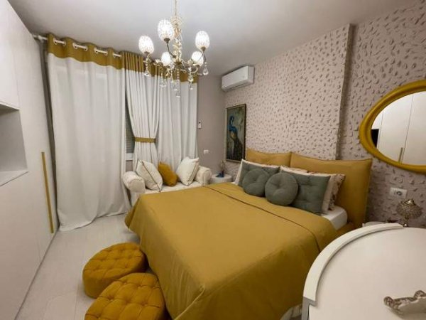 Tirane, jepet me qera apartament 2+1+BLK Kati 5, 107 m² 1.000 Euro (Kopshti Botanik)