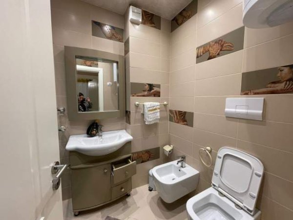 Tirane, jepet me qera apartament 2+1+BLK Kati 5, 107 m² 1.000 Euro (Kopshti Botanik)