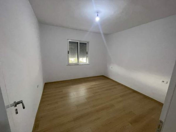 Tirane, shitet apartament 2+1+BLK 80 m² 85.000 Euro