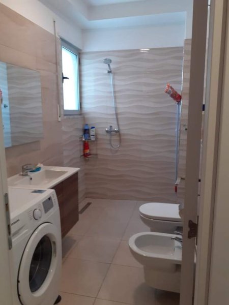 Tirane, jepet me qera apartament 1+1+BLK Kati 1, 70 m² 300 Euro (eeuga Odise Grillo)