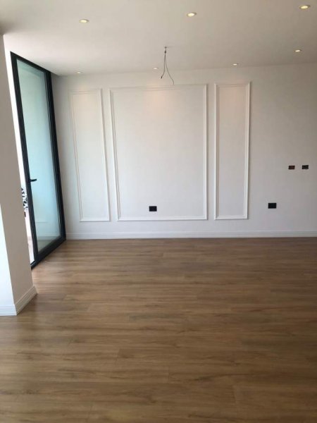 Tirane, jepet me qera zyre Kati 6, 135 m² 1.500 Euro (Rruga Ibrahim Rugova)