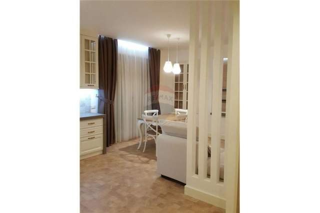 Tirane, jepet me qera apartament 1+1+BLK Kati 6, 65 m² 400 Euro (Selvia)