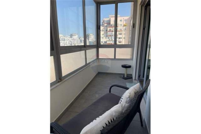 Tirane, jepet me qera apartament 1+1+BLK Kati 6, 65 m² 400 Euro (Selvia)