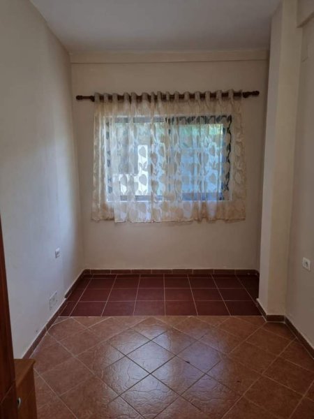 Tirane, jepet me qera garsonier 1+1 Kati 1, 45 m² 190 Euro .RING CENTER