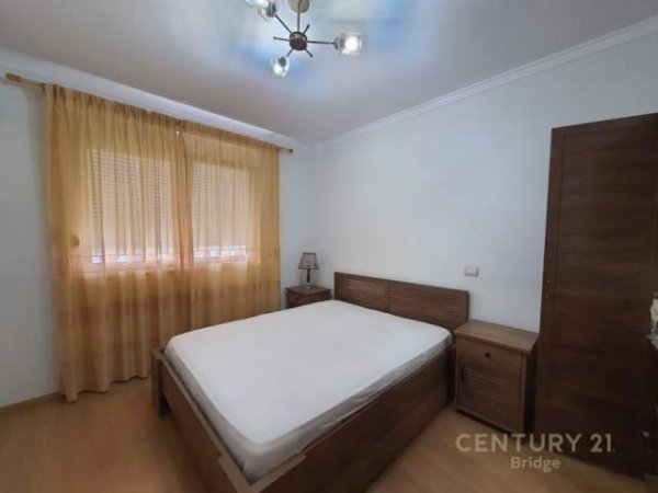 Tirane, jepet me qera apartament 1+1+BLK Kati 8, 108 m² 600 Euro (Garda, Liqeni Artificial)