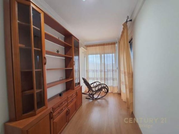 Tirane, jepet me qera apartament 1+1+BLK Kati 8, 108 m² 600 Euro (Garda, Liqeni Artificial)