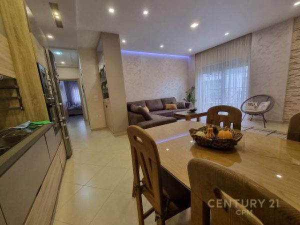 Tirane, jepet me qera apartament 2+1 Kati 3, 103 m² 900 Euro (Kopeshti Botanik)