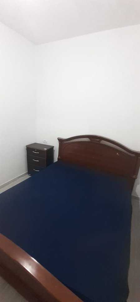 Tirane, jepet me qera shtepi 1+1 Kati 1, 57 m² 23.000 Leke (3 Deshmoret)