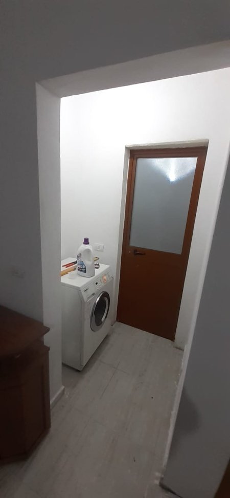Tirane, jepet me qera shtepi 1+1 Kati 1, 57 m² 23.000 Leke (3 Deshmoret)