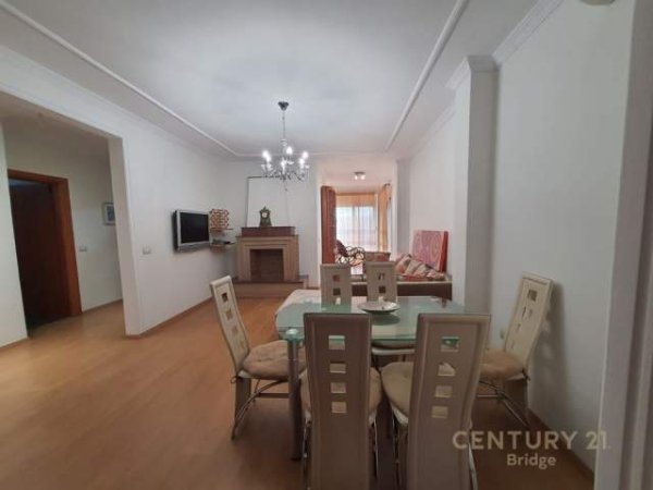 Tirane, jepet me qera apartament 1+1+BLK Kati 8, 108 m² 600 Euro (Garda, Liqeni Artificial)