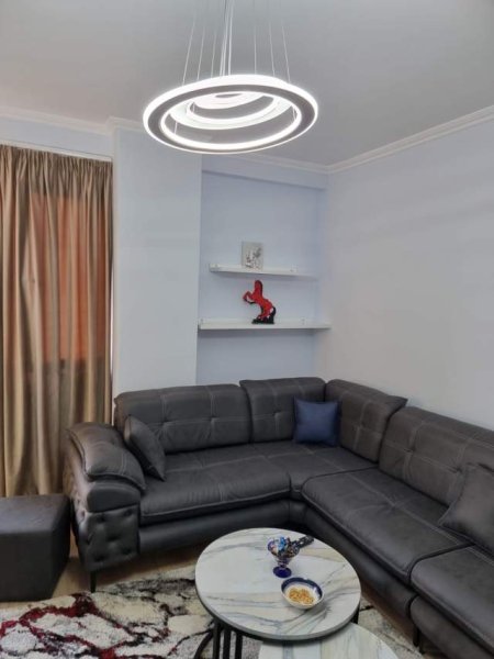Tirane, jepet me qera apartament 1+1 Kati 3, 75 m² 400 Euro (Yzberisht)