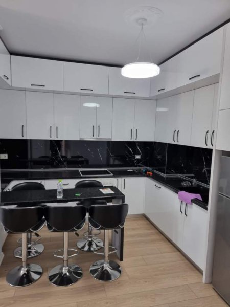 Tirane, jepet me qera apartament 1+1+BLK Kati 7, 77 m² 400 Euro (3 Deshmoret)