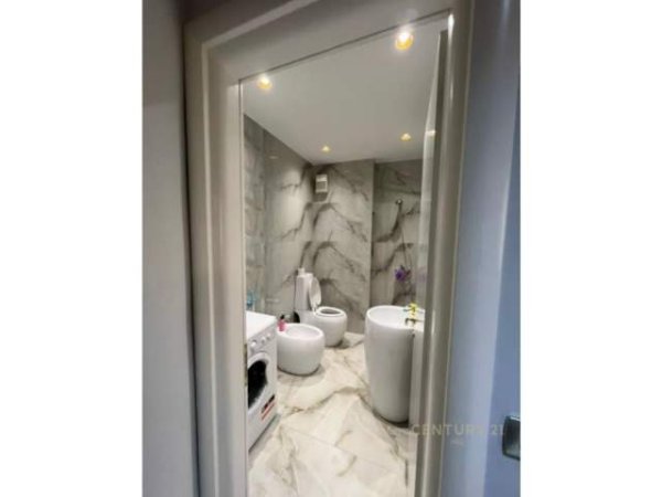 Tirane, jepet me qera apartament 1+1+BLK Kati 9, 47 m² 600 Euro (Zogu i Zi)