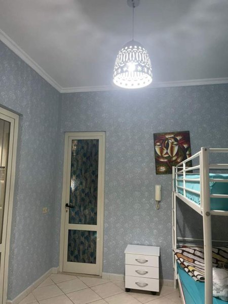 Tirane, jepet me qera apartament 1+1 Kati 5, 50 m² 40.000 Leke (Rruga e Durresit)