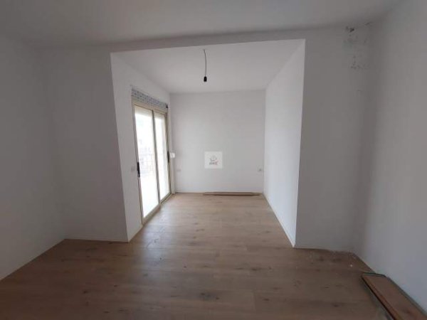 Shkembi Kavajes, shitet apartament 2+1+A+BLK Kati 3, 78 m² 75.000 Euro