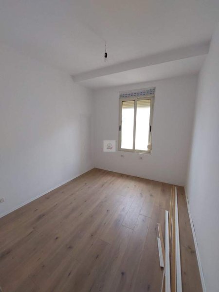 Shkembi Kavajes, shitet apartament 2+1+A+BLK Kati 3, 78 m² 75.000 Euro