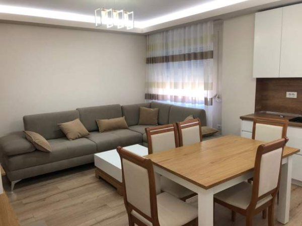 Tirane, jepet me qera 1+1+BLK Kati 6, 75 m² 450 Euro (ali demi)
