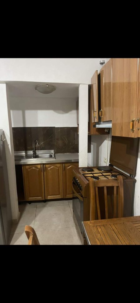 Tirane, jepet me qera garsonier Kati 2, 40 m² 25.000 Leke (Artan Lenja)