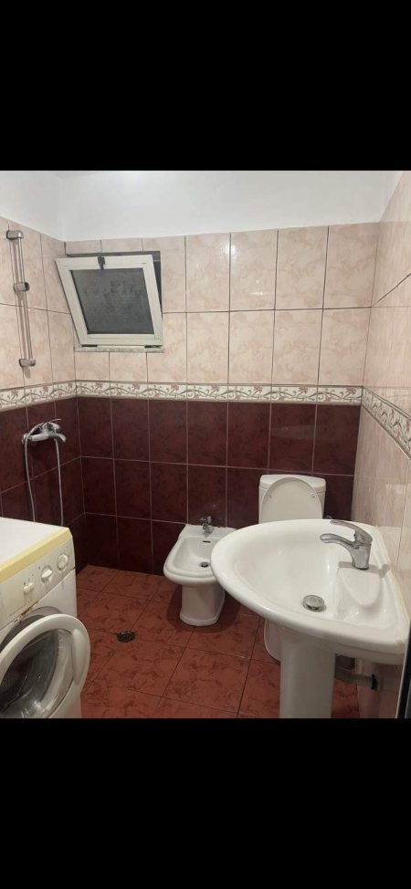 Tirane, jepet me qera garsonier Kati 2, 40 m² 250.000 Leke (Artan Lenja)
