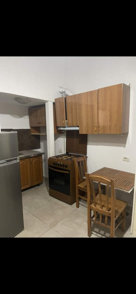 Tirane, jepet me qera garsonier Kati 2, 40 m² 250.000 Leke (Artan Lenja)