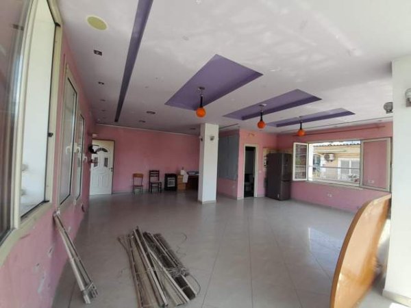 Tirane, jepet me qera ambjent biznesi Kati 2, 232 m² 1.700 Euro