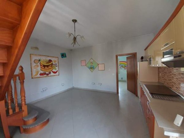 Tirane, jepet me qera ambjent biznesi Kati 2, 232 m² 1.700 Euro
