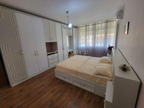 Tirane, jepet me qera apartament 2+1 Kati 4, 87 m² 400 Euro (Komuna e Parisit)