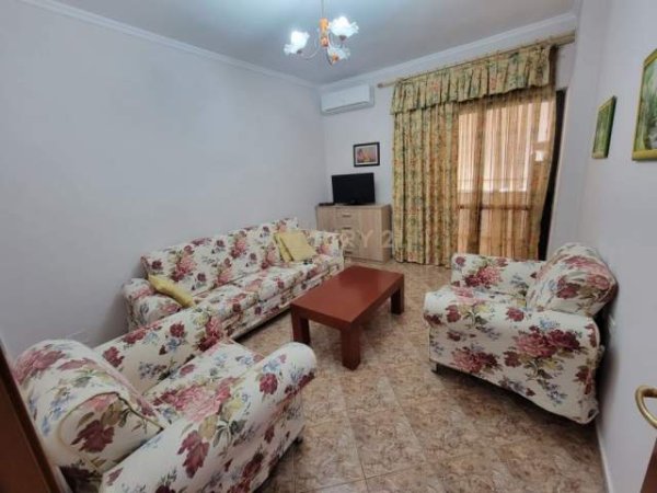 Tirane, jepet me qera apartament 2+1 Kati 4, 87 m² 400 Euro (Komuna e Parisit)
