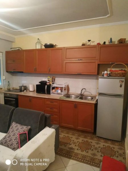 Tirane, jepet me qera apartament 2+1 Kati 4, 85 m² 45.000 Leke (Gjimnazi Partizani)
