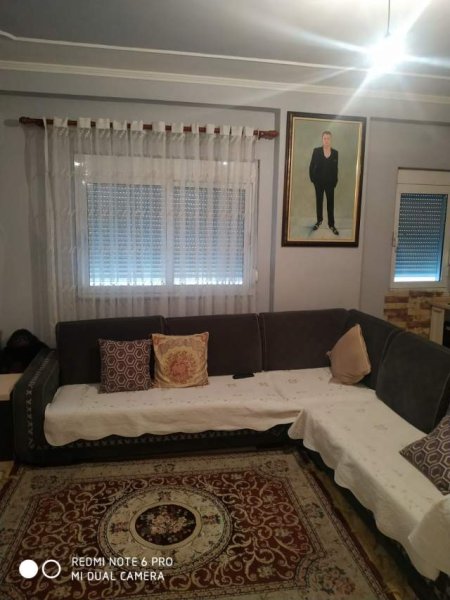 Tirane, jepet me qera apartament 2+1 Kati 4, 85 m² 45.000 Leke (Gjimnazi Partizani)
