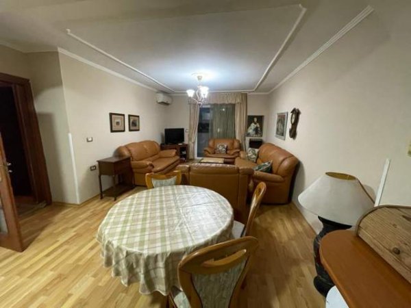 Tirane, jepet me qera apartament 2+1 Kati 2, 85 m² 400 Euro (prane bar Artisti)